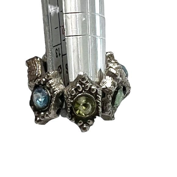 VINTAGE STRETCH RING W BLUE, GREEN & YELLOW CRYSTALS SET IN DARKENED SILVER - Picture 6 of 16